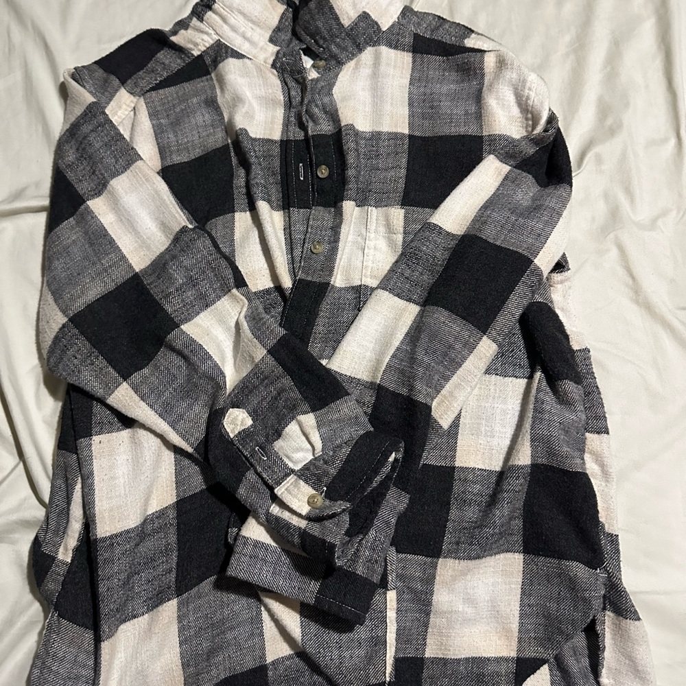 Women’s Black and White Plaid Shirt